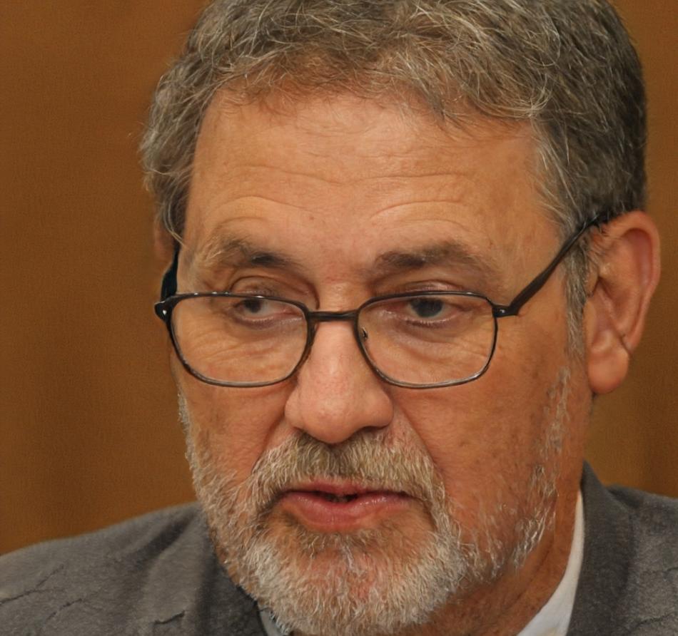 Erfahrener Finanzanalyst im Beratungsgespräch